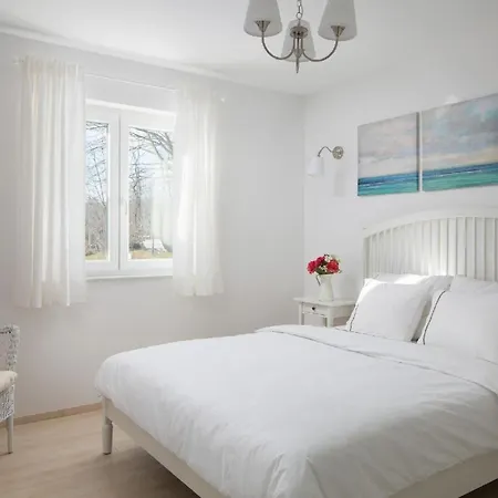 Holiday home Charmante Mit Gepflegtem Garten Und Beheiztem Pool