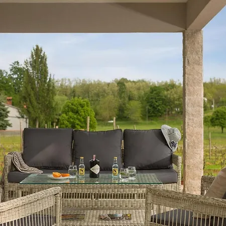Charmante Mit Gepflegtem Garten Und Beheiztem Pool * Cubanici