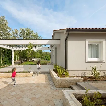 Charmante Mit Gepflegtem Garten Und Beheiztem Pool Holiday home *
