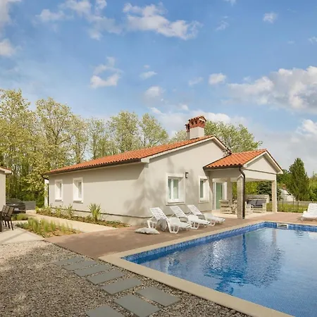 Charmante Mit Gepflegtem Garten Und Beheiztem Pool Cubanici