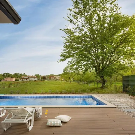 Holiday home Charmante Mit Gepflegtem Garten Und Beheiztem Pool Cubanici